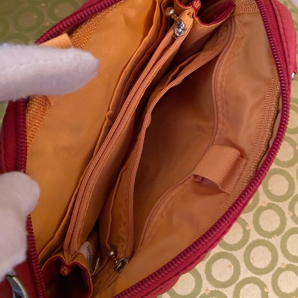 Red nylon Baggalini crossbody bag - Picture 3 of 10